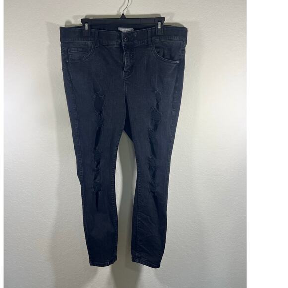 NWOT Torrid Women's Bombshell Skinny Premium Stretch High Rise Destructed Jeans - Picture 2 of 12